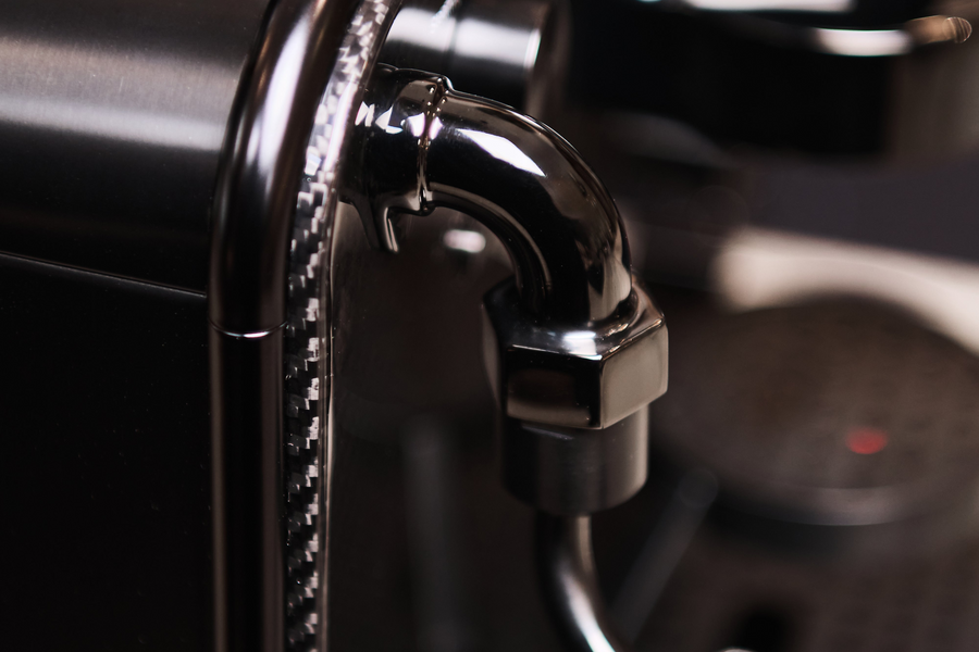Barista M3 1926 Limited Edition – Lifestyle-Fotografie auf transparentem Hintergrund