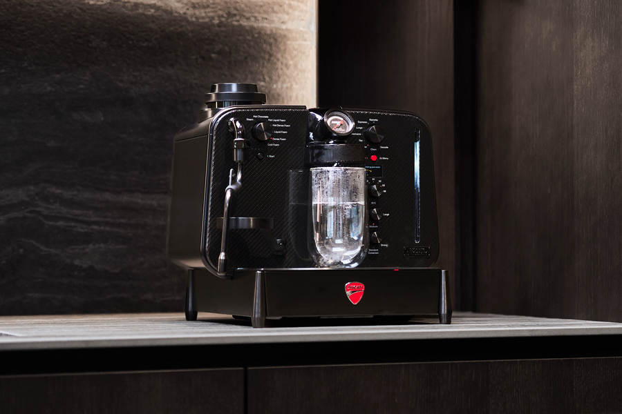 Barista M3 1926 Limited Edition – lifestyle-yksityiskohtakuva, läpinäkyvällä taustalla