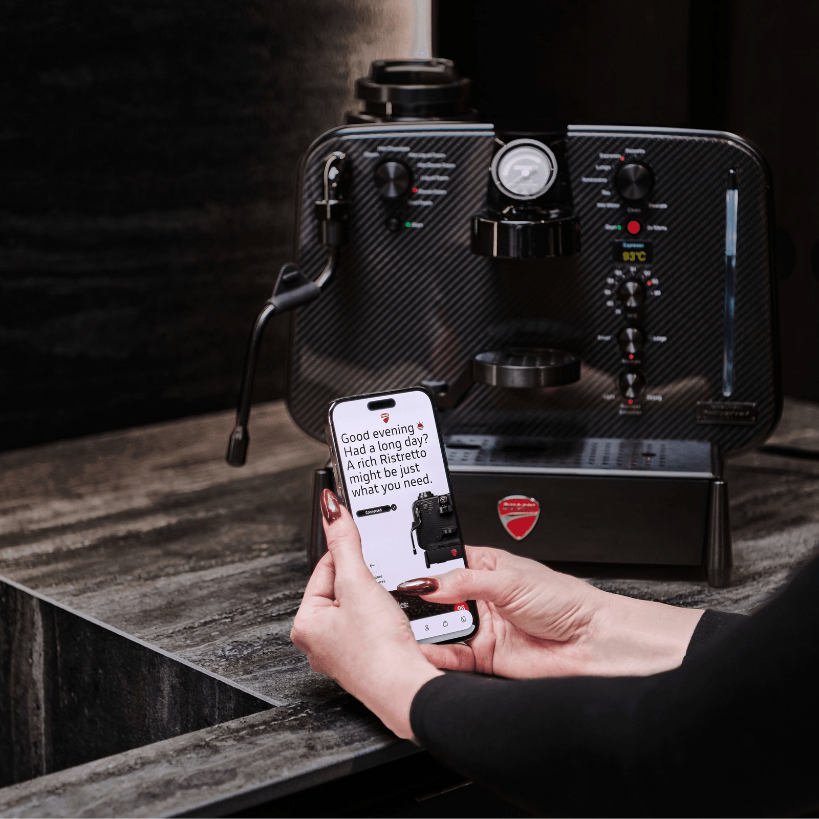 Barista M3 1926 Limited Edition – Lifestyle-Fotografie, bearbeitete Version auf transparentem Hintergrund